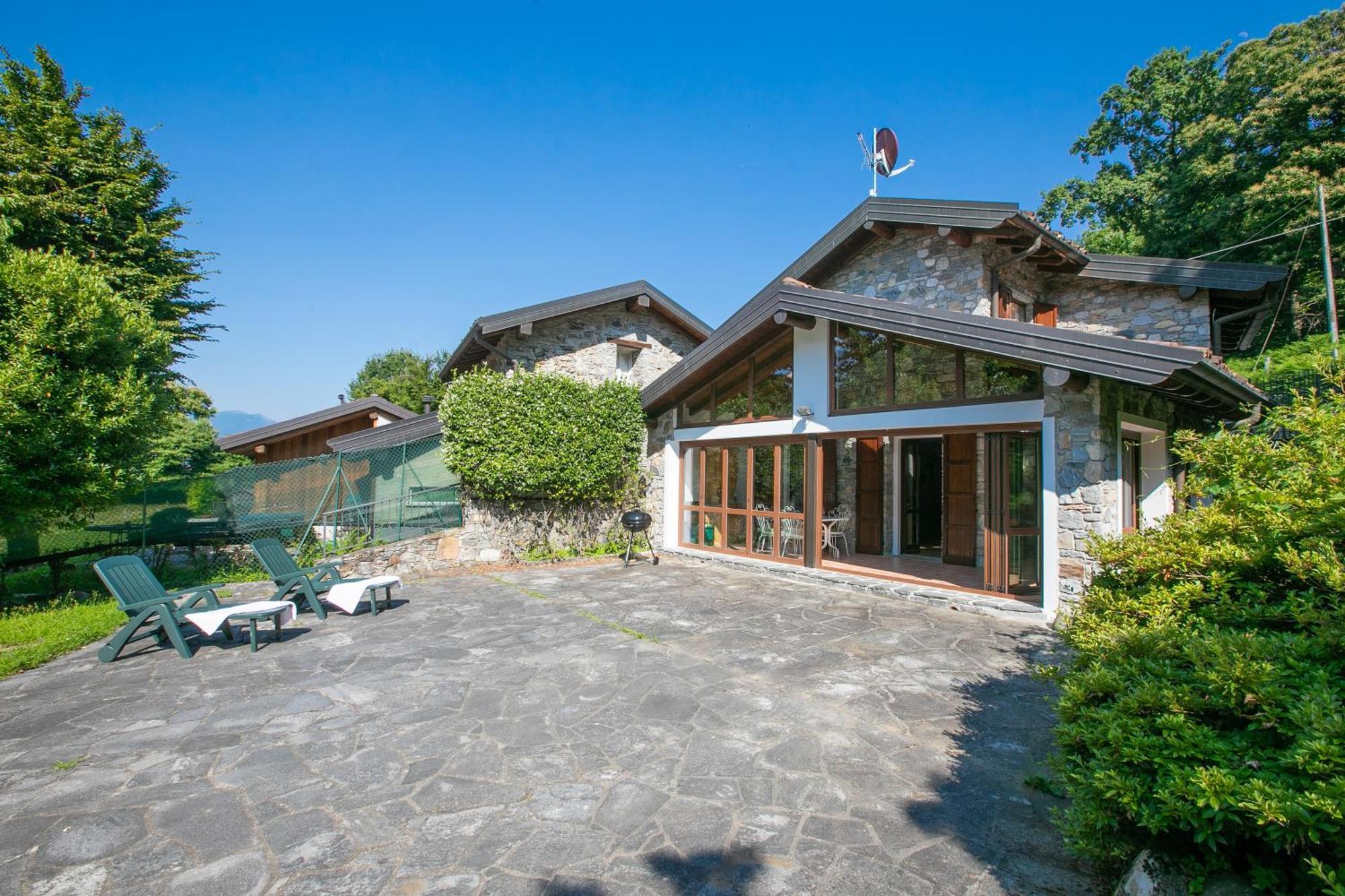 Villa Il Castagno Few Min From Beach - Happy Rentals Castelveccana Екстериор снимка